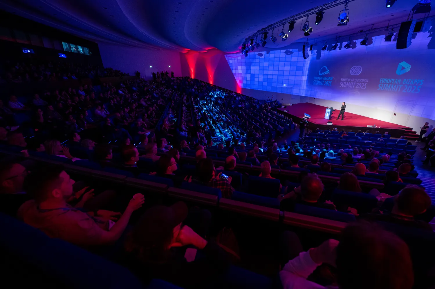 An audience following a session at ECS
