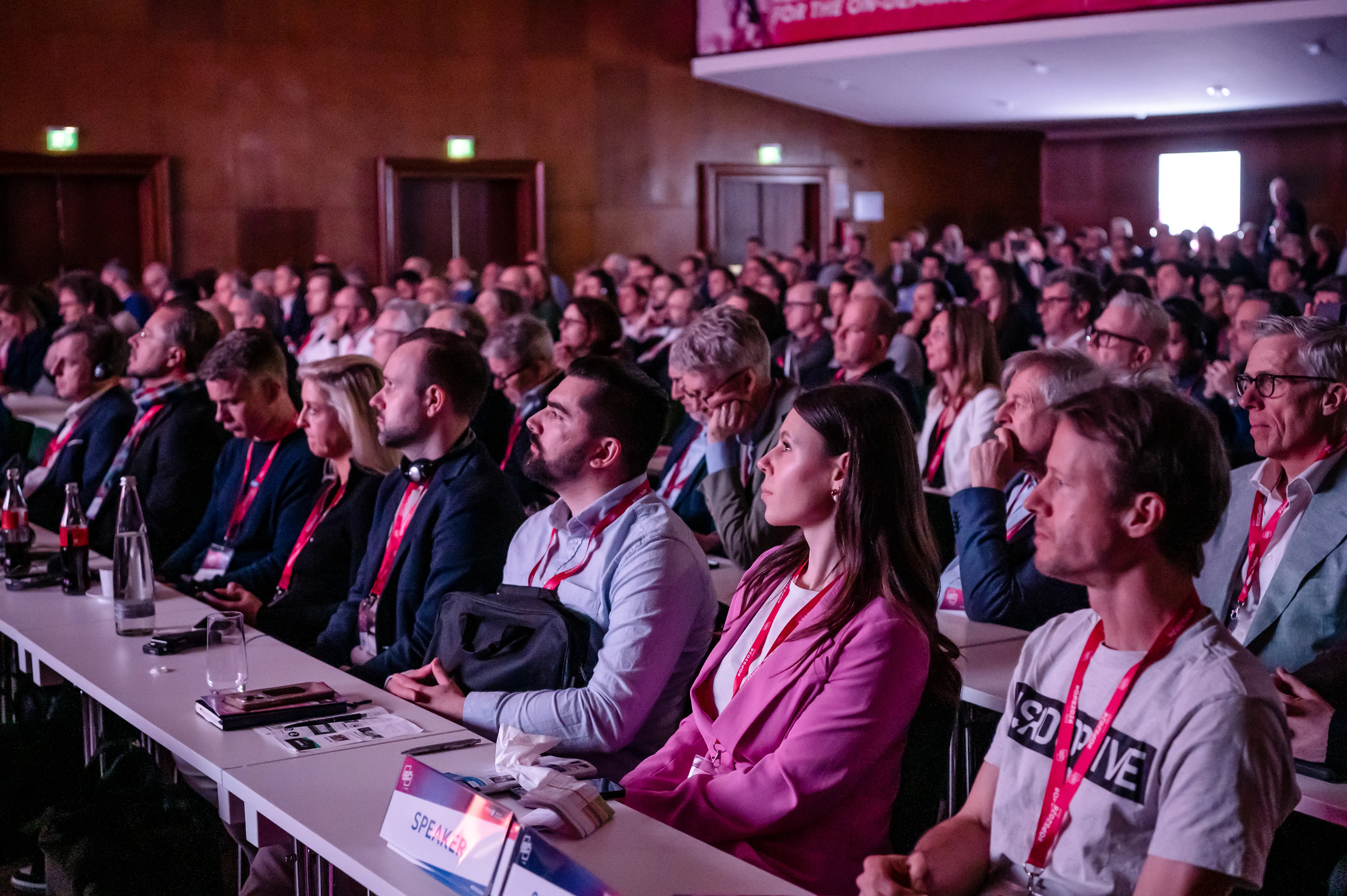 A full auditorium at the Alte Kongresshalle during the Online Print Summit